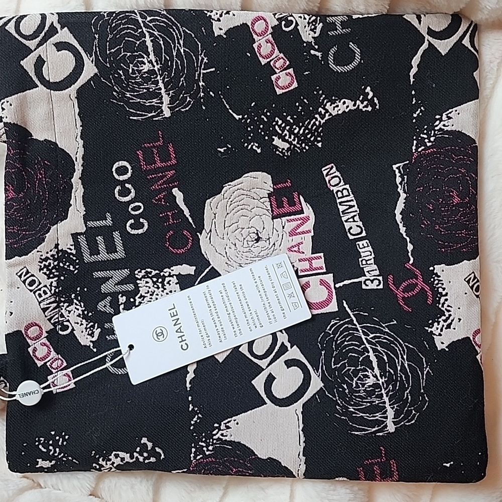 NWT Exclusive Black, Pink, and White Tote Bag